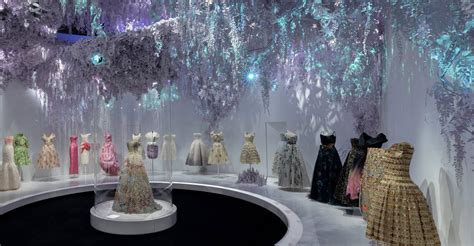 christian dior v&a|Dior exhibition v and a.